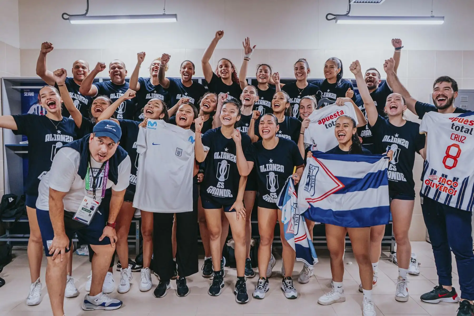 Alianza Lima se coronó campeón de la Liga Nacional Superior de Vóley al ganar este domingo 3 set a 1 a la Universidad San Martín en el partido 