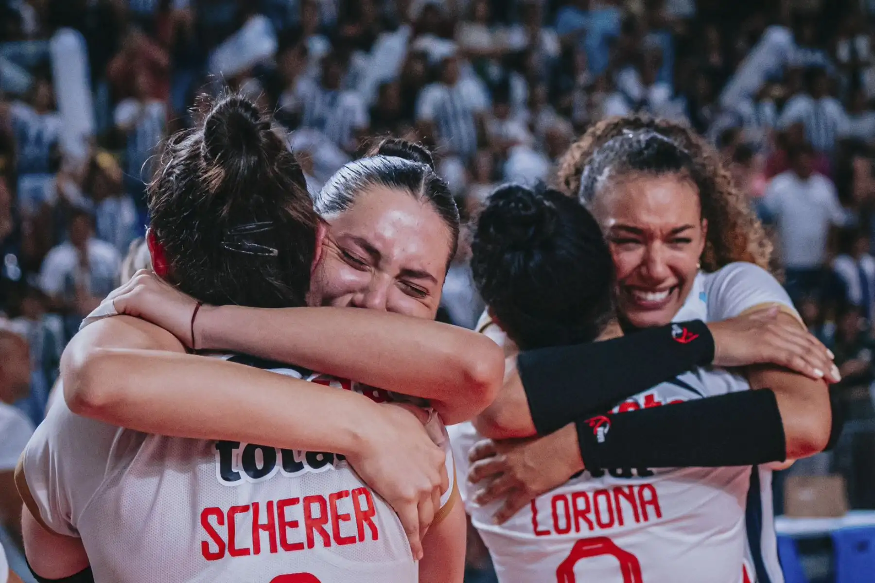 Alianza Lima se coronó campeón de la Liga Nacional Superior de Vóley al ganar este domingo 3 set a 1 a la Universidad San Martín en el partido 