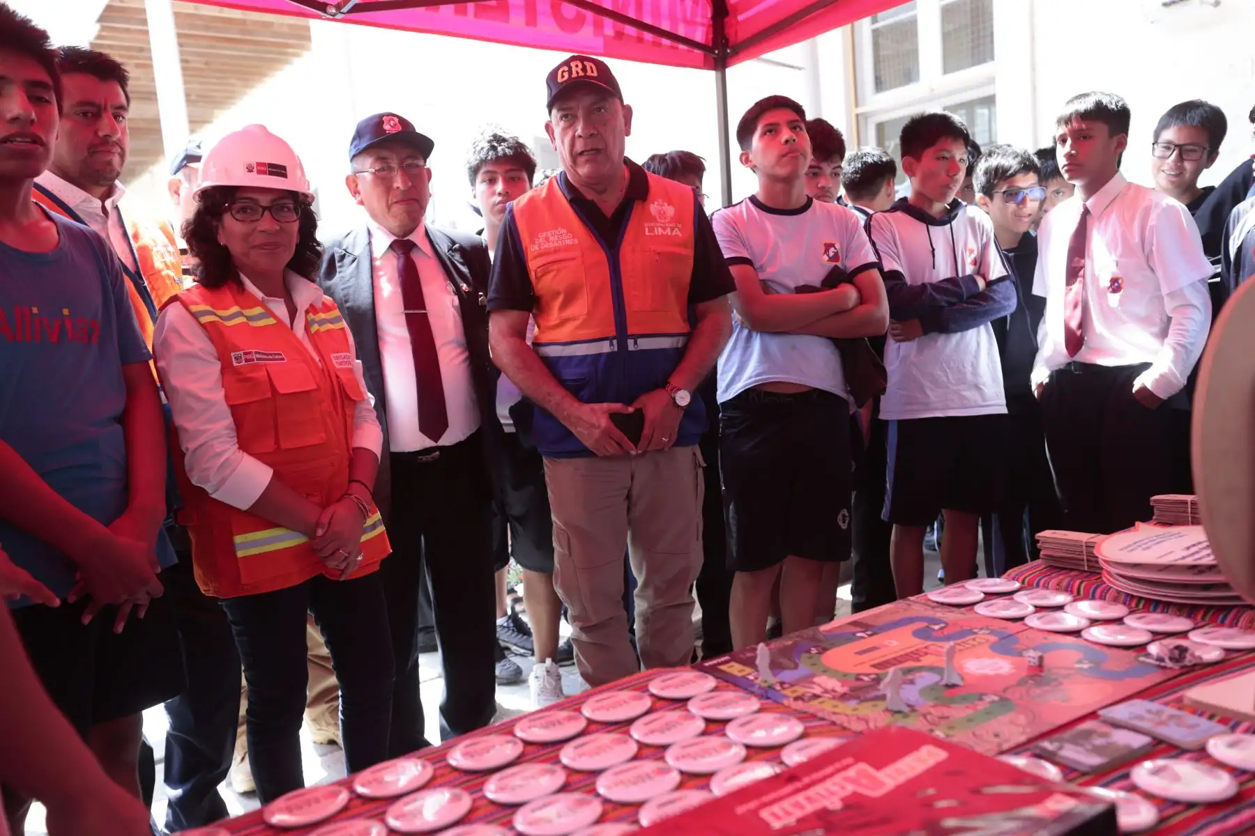 Durante su participación, el titular de Cultura destacó la importancia de que los alumnos conozcan los planos de emergencia y tengan participación activa en caso de que se registre un sismo de magnitud de 8.8 en Lima.
Foto: ANDINA/Vidal Tarqui