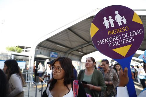ATU inicia sistema de filas diferenciadas  para varones y mujeres en estaciones del Metropolitano