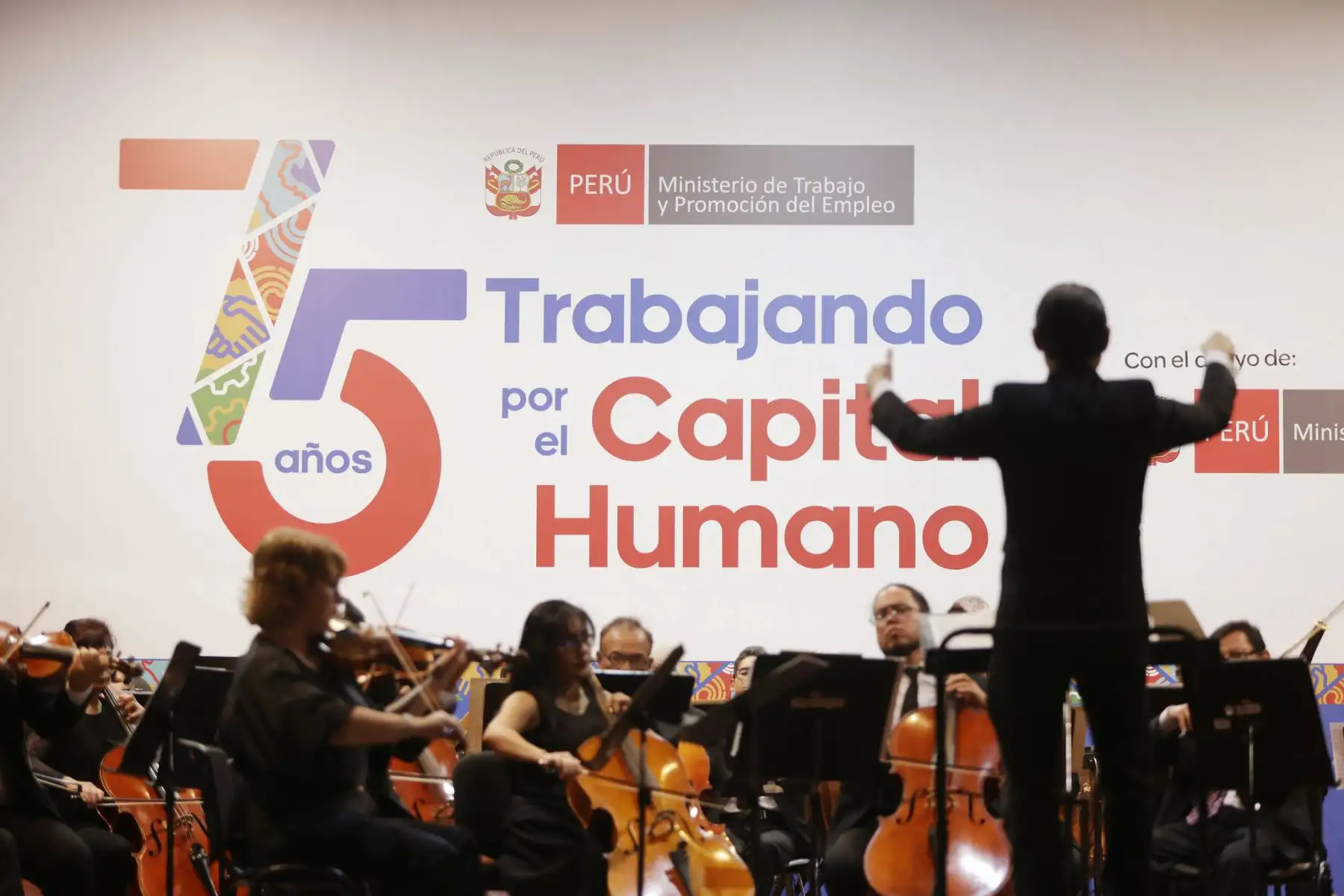 La presidenta de la república, Dina Ercilia Boluarte Zegarra, participó en la ceremonia por el 75.° aniversario del Ministerio de Trabajo y Promoción del Empleo.
Foto: ANDINA/Prensa Presidencia