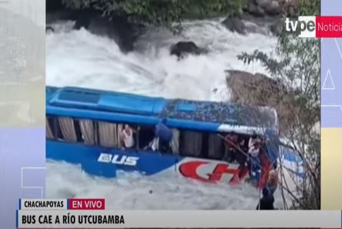Bus interprovincial cae al río Utcubamba en Chachapoyas. Accidente deja dos heridos.