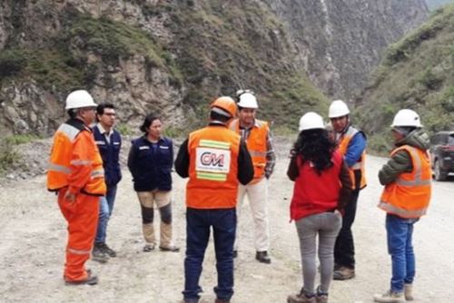El Instituto Geológico Minero y Metalúrgico (Ingemmet) se reunió con el Ministerio de Energía y Minas para exponer los trabajos que se llevan a cabo en el cerro Tamboraque, ubicado a la altura del kilómetro 90 de la carretera Central, en el distrito de San Mateo, provincia de Huarochirí, departamento de Lima.