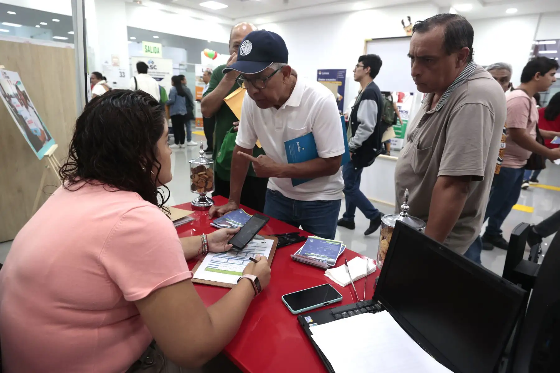 La actividad se enmarca en los esfuerzos del Ministerio de Trabajo por promover la empleabilidad y brindar oportunidades equitativas a toda la población, con especial énfasis en grupos vulnerables como personas con discapacidad, profesionales, adultos mayores y jóvenes sin experiencia laboral previa.
Foto: ANDINA/Vidal Tarqui