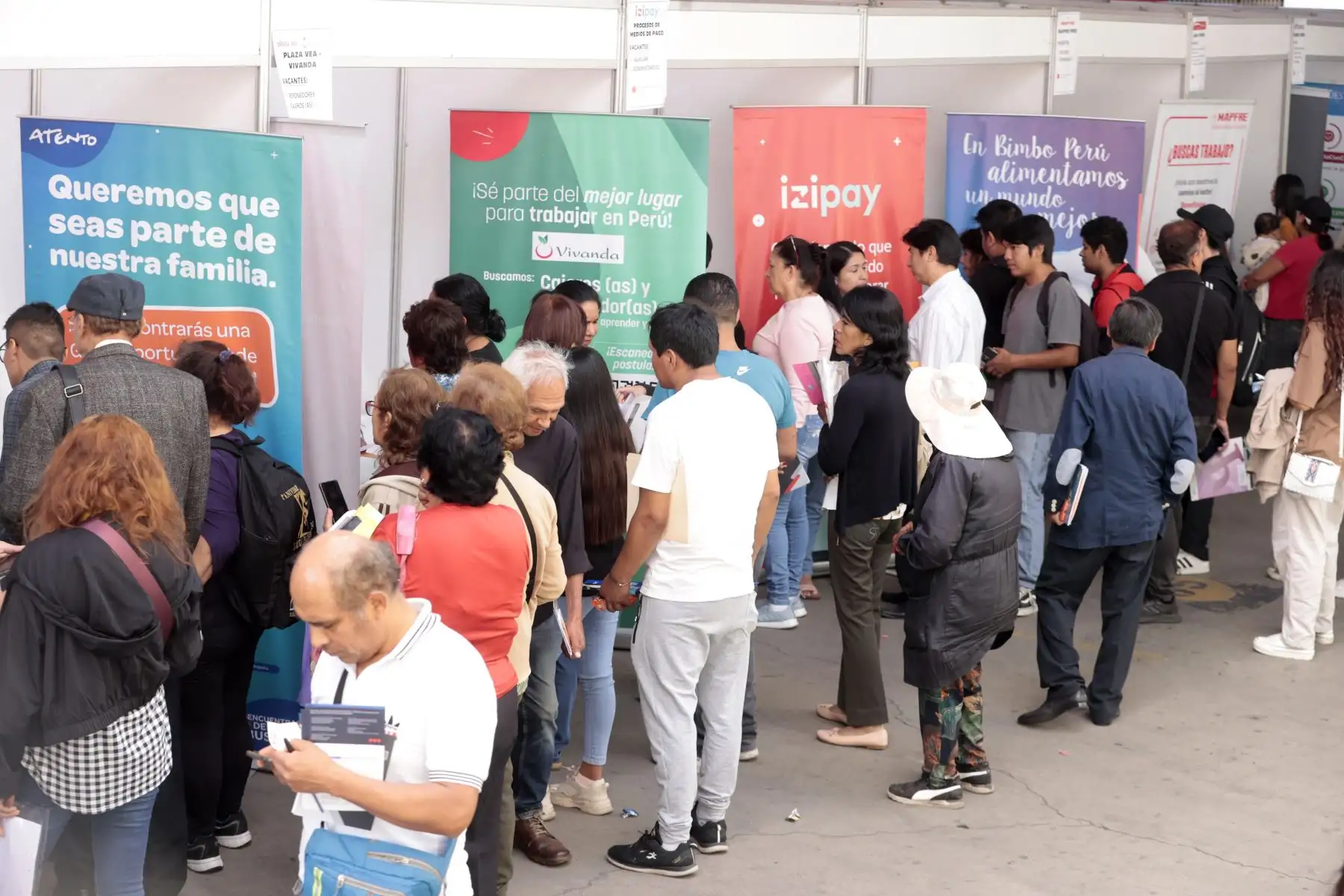 La actividad se enmarca en los esfuerzos del Ministerio de Trabajo por promover la empleabilidad y brindar oportunidades equitativas a toda la población, con especial énfasis en grupos vulnerables como personas con discapacidad, profesionales, adultos mayores y jóvenes sin experiencia laboral previa.
Foto: ANDINA/Vidal Tarqui
