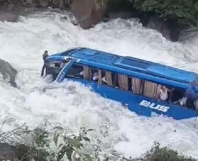 Un bus interprovincial cayó al río Utcubamba, en Amazonas. El accidente deja una persona desaparecida y 10 heridas.