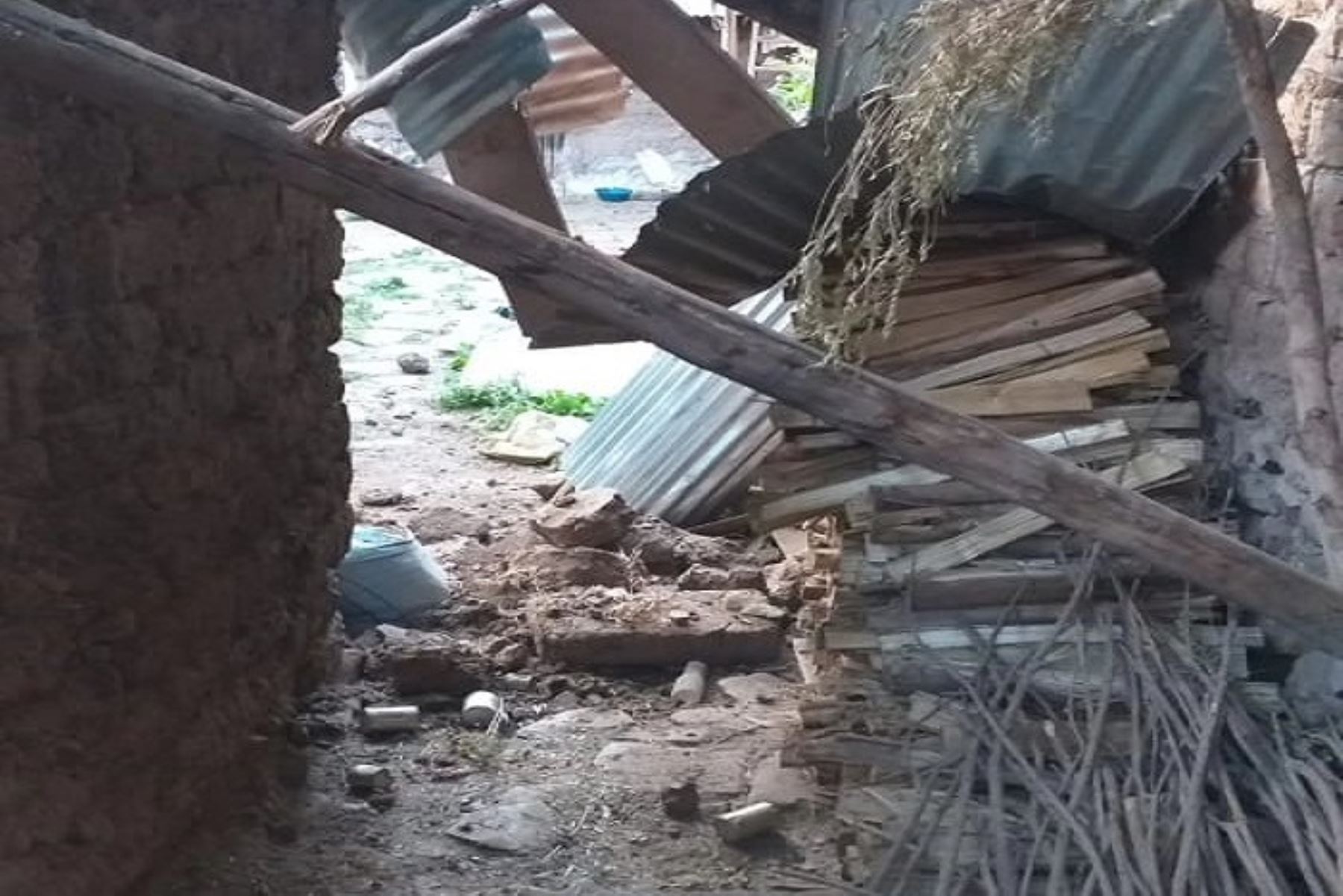 La comisaría de Andahuaylillas sufrió daños materiales en la infraestructura, por lo que personal policial evacuó a la parte externa. Cortesía