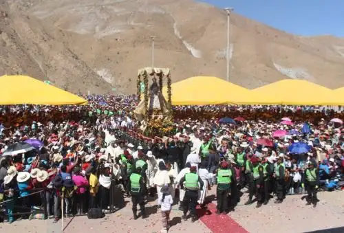 Miles de personas, devotas de la Virgen de Chapi, participan de los actos centrales en homenaje a la Patrona de Arequipa. Foto: internet/medios.