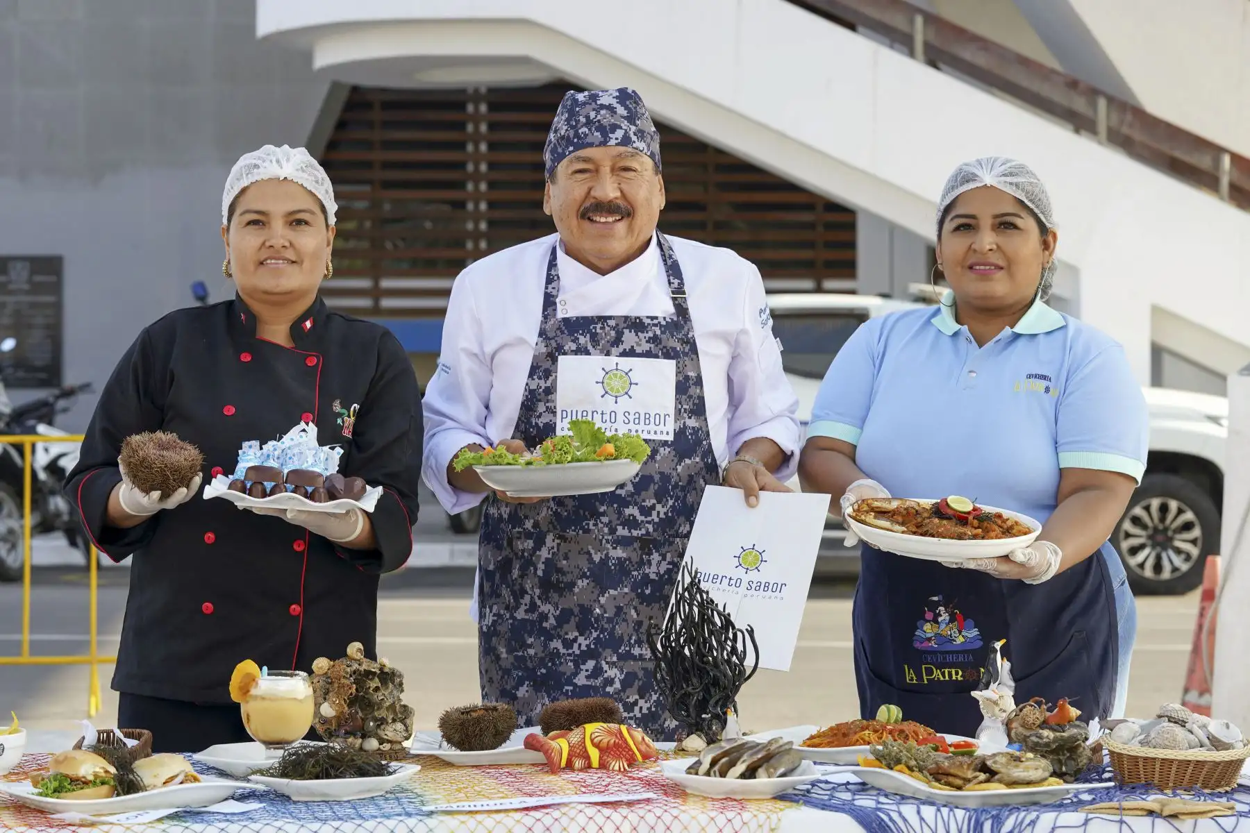 Marcona se caracteriza por su rica tradición culinaria, donde los pescados y mariscos frescos son los protagonistas. Los visitantes podrán degustar platos típicos, como el picante de cochayuyo, el ceviche de erizo, pulpo a la parrilla, causa de pulpo al olivo, tallarín salvaje de erizo y la lapa arrebozada, entre otros platos.
Foto: ANDINA/Henry Bautista