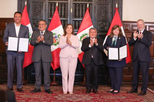 Presidenta Dina Boluarte lideró suscripción del acuerdo G2G para la contratación del servicio de asistencia técnica del proyecto Chavimochic tercera etapa