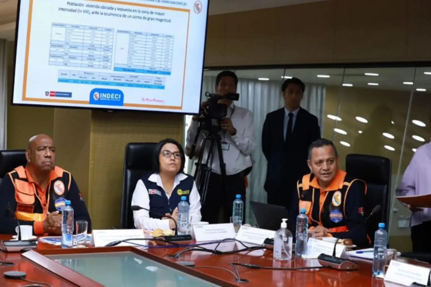 En la reuniión también se abordaron escenarios potenciales de alto impacto, como sismos de gran magnitud y tsunamis.