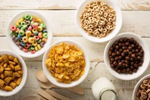 El documento recomienda que los comerciantes de bocaditos, las bodegas y sitios de expendio deberán preservar estos productos evitando su exposición directa del sol, la humedad, el polvo.