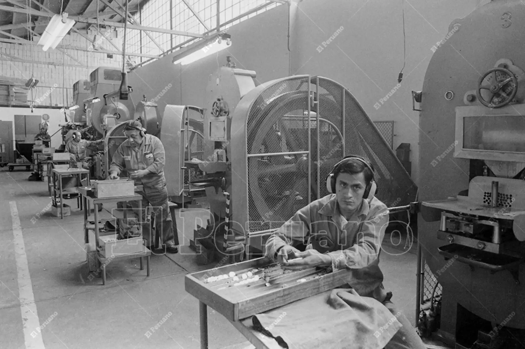 Lima - 4 noviembre 1981 / Trabajadores de la Casa de la Moneda. Foto: Archivo Histórico de El Peruano / Rolando Ángeles
