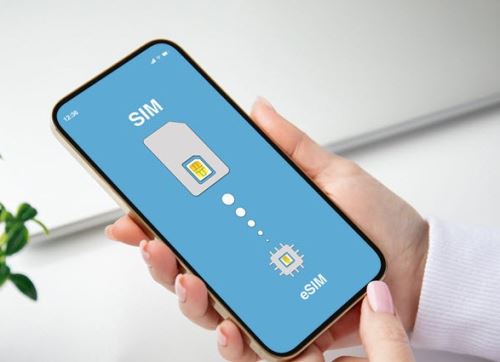 El SIM swapping -intercambio o clonado de tarjeta SIM- permite a los criminales secuestrar un número de teléfono al duplicar la tarjeta SIM.