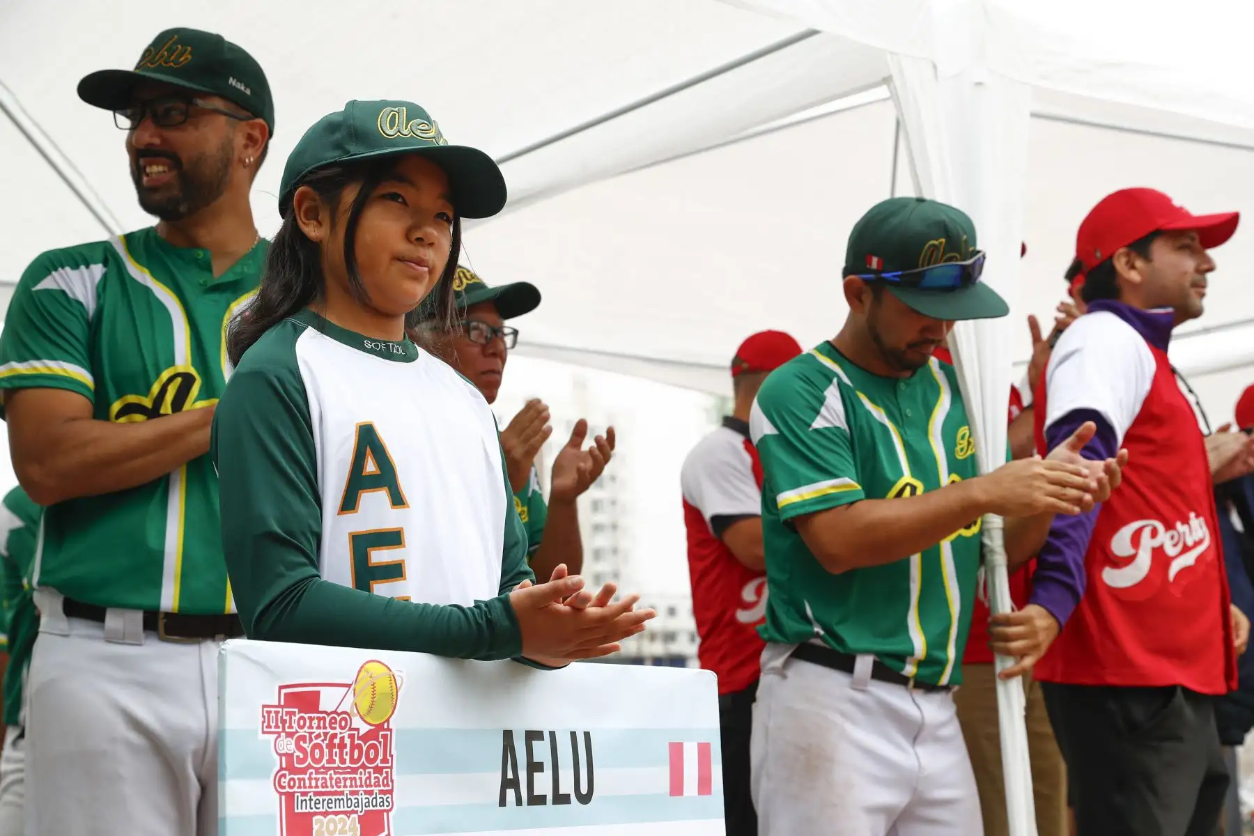 En el marco de las actividades organizadas por la cumbre Perú Apec 2024, esta tarde se premió a los ganadores del Torneo Inter Embajadas de Sófbol "Confraternidad 2024" y se celebraron 125 años de la inmigración japonesa a nuestro país. 
Foto:ANDINA/Daniel Bracamonte