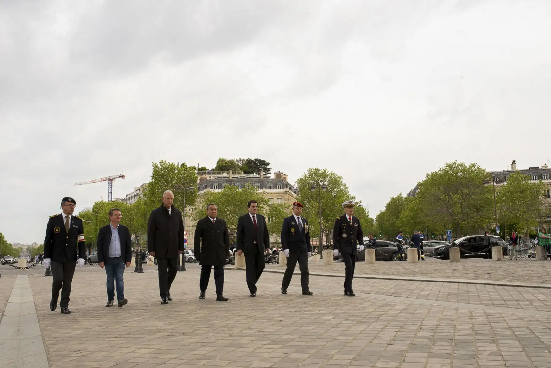 El presidente del Consejo de Ministros, Gustavo Adrianzén Olaya, llegó hoy miércoles a París (Francia) para participar en la Reunión del Consejo a Nivel Ministerial de la Organización para la Cooperación y el Desarrollo Económico (OCDE). El jefe del Gabinete Ministerial participó en la ceremonia de reavivamiento de la llama del soldado desconocido, junto al ministro de Relaciones Exteriores, Javier González-Olaechea.
Foto:ANDINA/PCM
