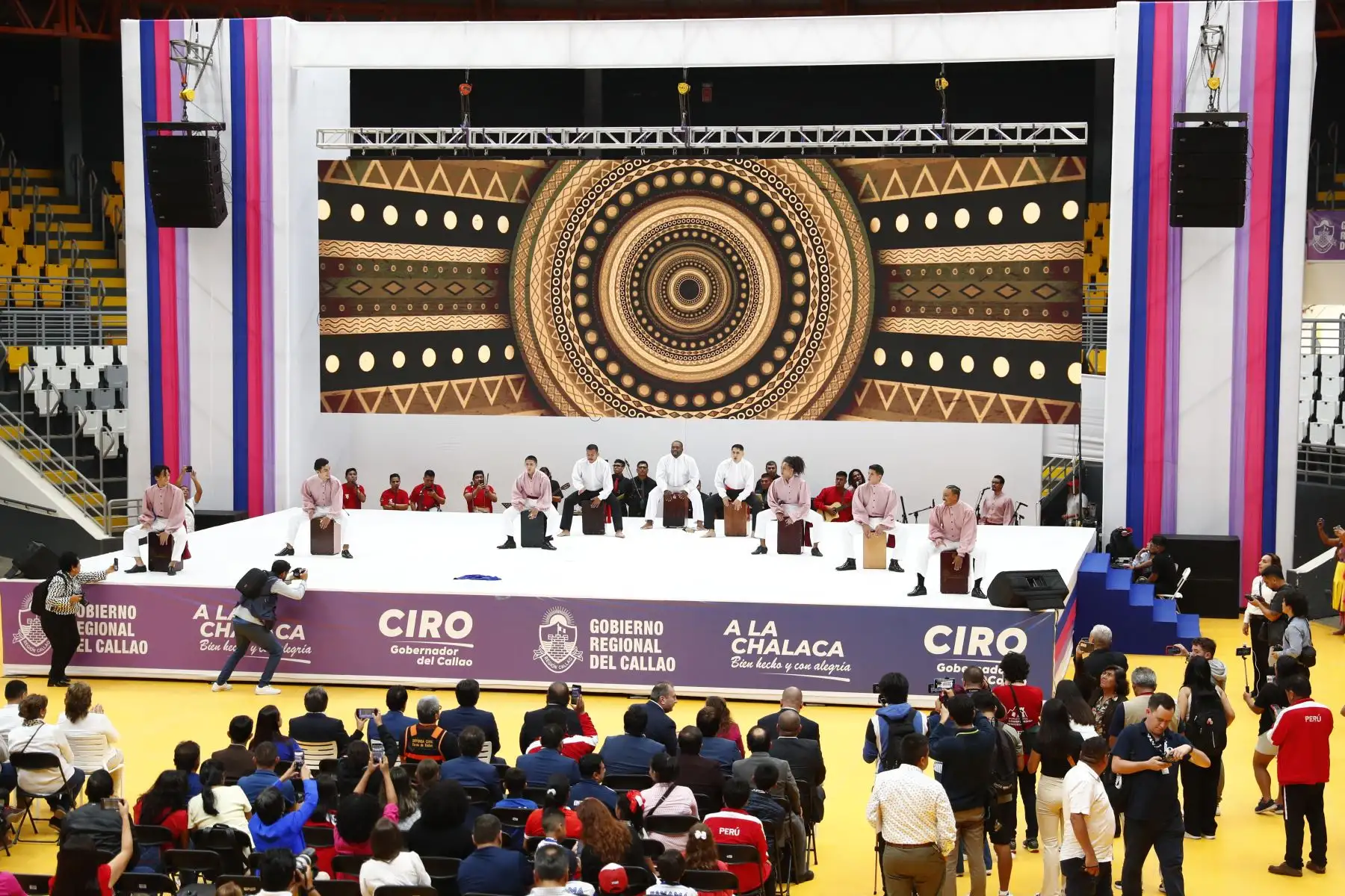 Con la participación de más de mil deportistas provenientes de 22 países, se inauguró oficialmente el Campeonato Mundial Escolar de Ajedrez FIDE–Perú 2024 en el Coliseo Miguel Grau, con la participación del ministro de Educación, Morgan Quero, y el gobernador regional del Callao, Ciro Castillo Rojo, entre otras autoridades. Foto: ANDINA/Daniel Bracamonte