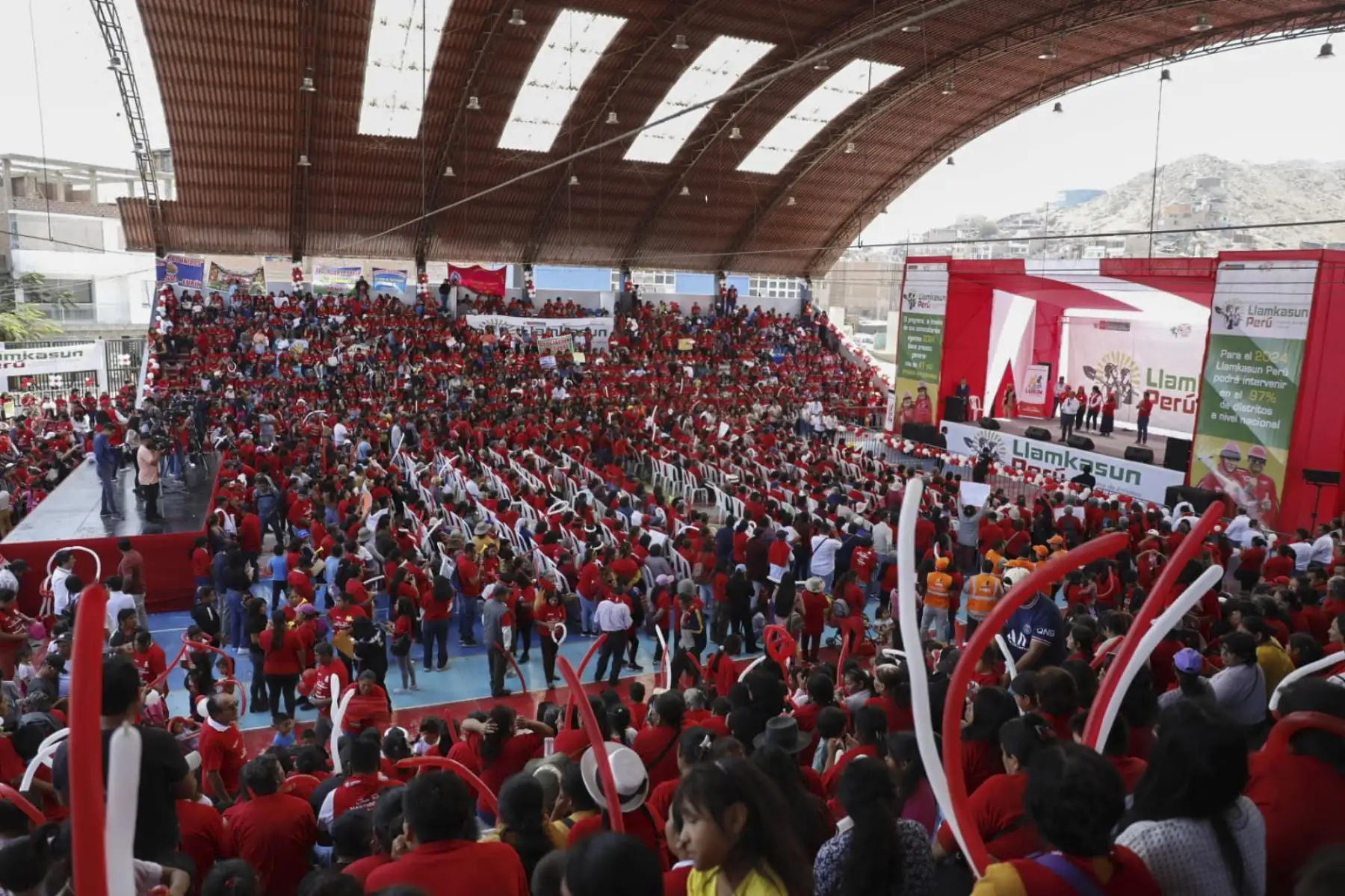 El ministro de Trabajo y Promoción del Empleo, Daniel Maurate Romero, visitó Lurín como parte de las actividades por el Día del Trabajador y presentó el programa de empleo temporal ante cientos de vecinos de ese distrito donde afirmó que el deber que tienen las autoridades es fomentar el empleo digno para acabar con la pobreza que existe en el país.
Foto: ANDINA/MTPE