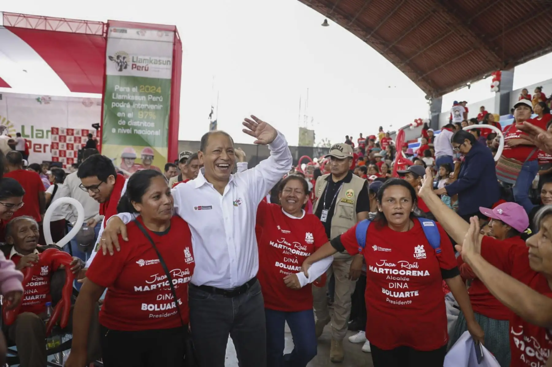 El ministro de Trabajo y Promoción del Empleo, Daniel Maurate Romero, visitó Lurín como parte de las actividades por el Día del Trabajador y presentó el programa de empleo temporal ante cientos de vecinos de ese distrito donde afirmó que el deber que tienen las autoridades es fomentar el empleo digno para acabar con la pobreza que existe en el país.
Foto: ANDINA/MTPE