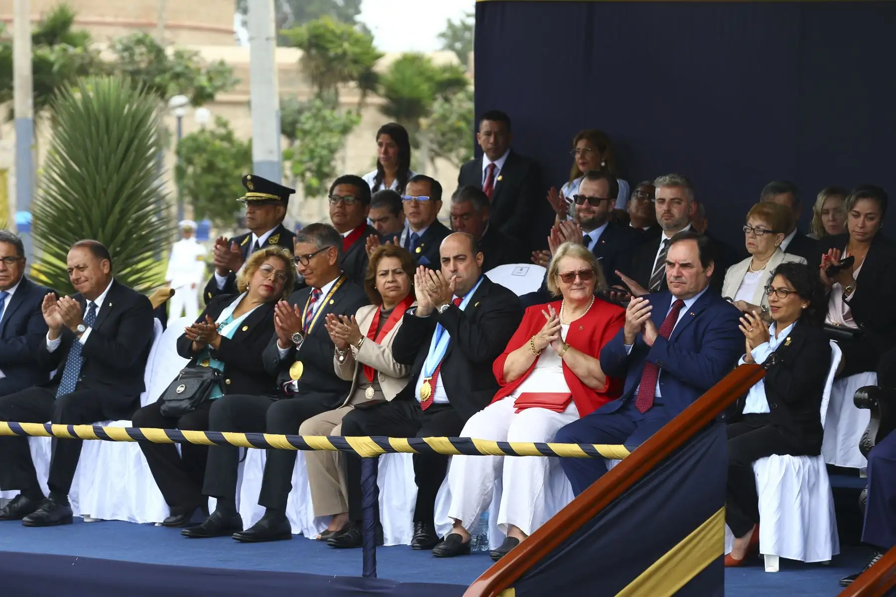 Con una ceremonia civico militar, la Marina de Guerra del Perú conmemora el 158 aniversario del Combate Naval de 2 de Mayo de 1866 en la plaza Cañón del Pueblo del Callao. La ceremonia es presidida por el Ministro de Defensa , Walter Astudillo Chávez y contó con la presencia de autoridades civiles y militares, entre ellos Comandantes Generales extranjeros.

Foto: ANDINA/Eddy Ramos