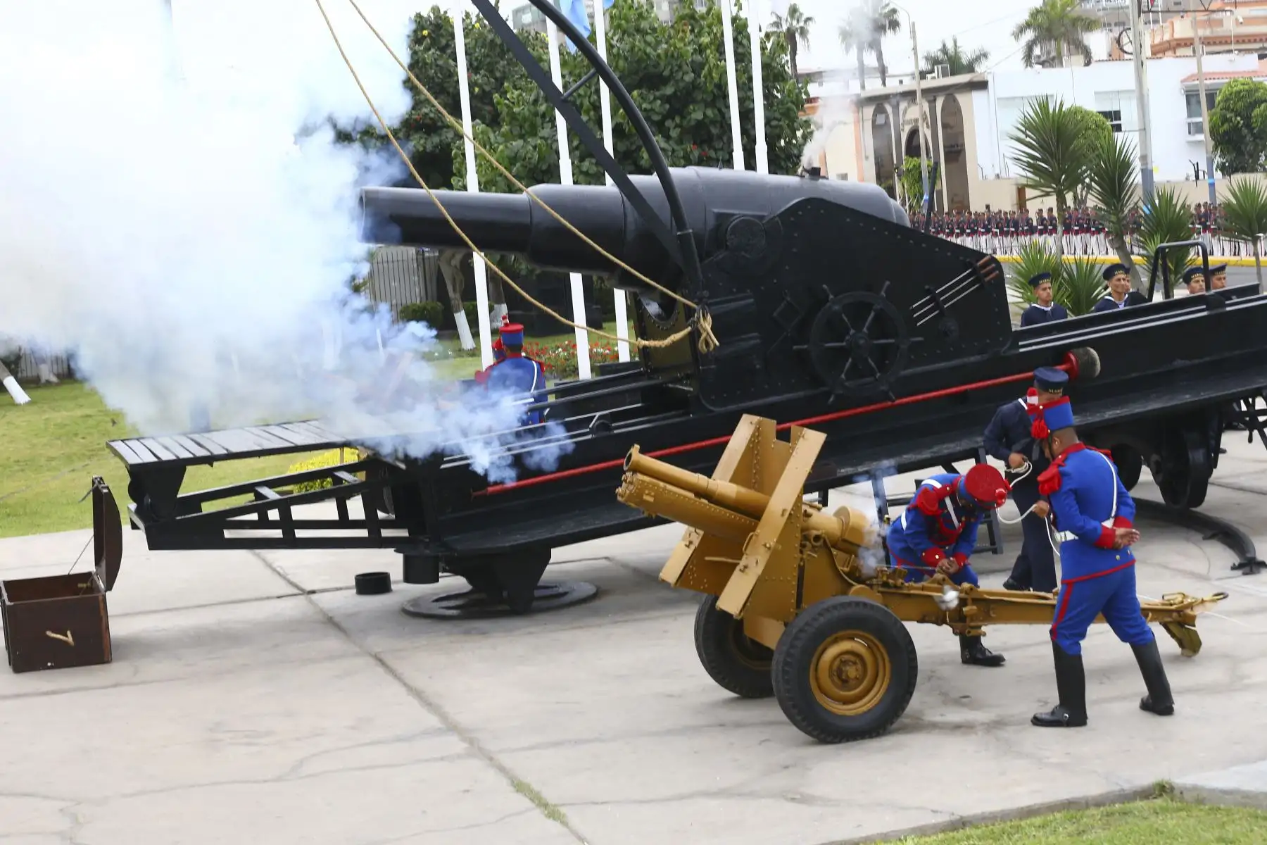 Con una ceremonia civico militar, la Marina de Guerra del Perú conmemora el 158 aniversario del Combate Naval de 2 de Mayo de 1866 en la plaza Cañón del Pueblo del Callao. La ceremonia es presidida por el Ministro de Defensa , Walter Astudillo Chávez y contó con la presencia de autoridades civiles y militares, entre ellos Comandantes Generales extranjeros.

Foto: ANDINA/Eddy Ramos