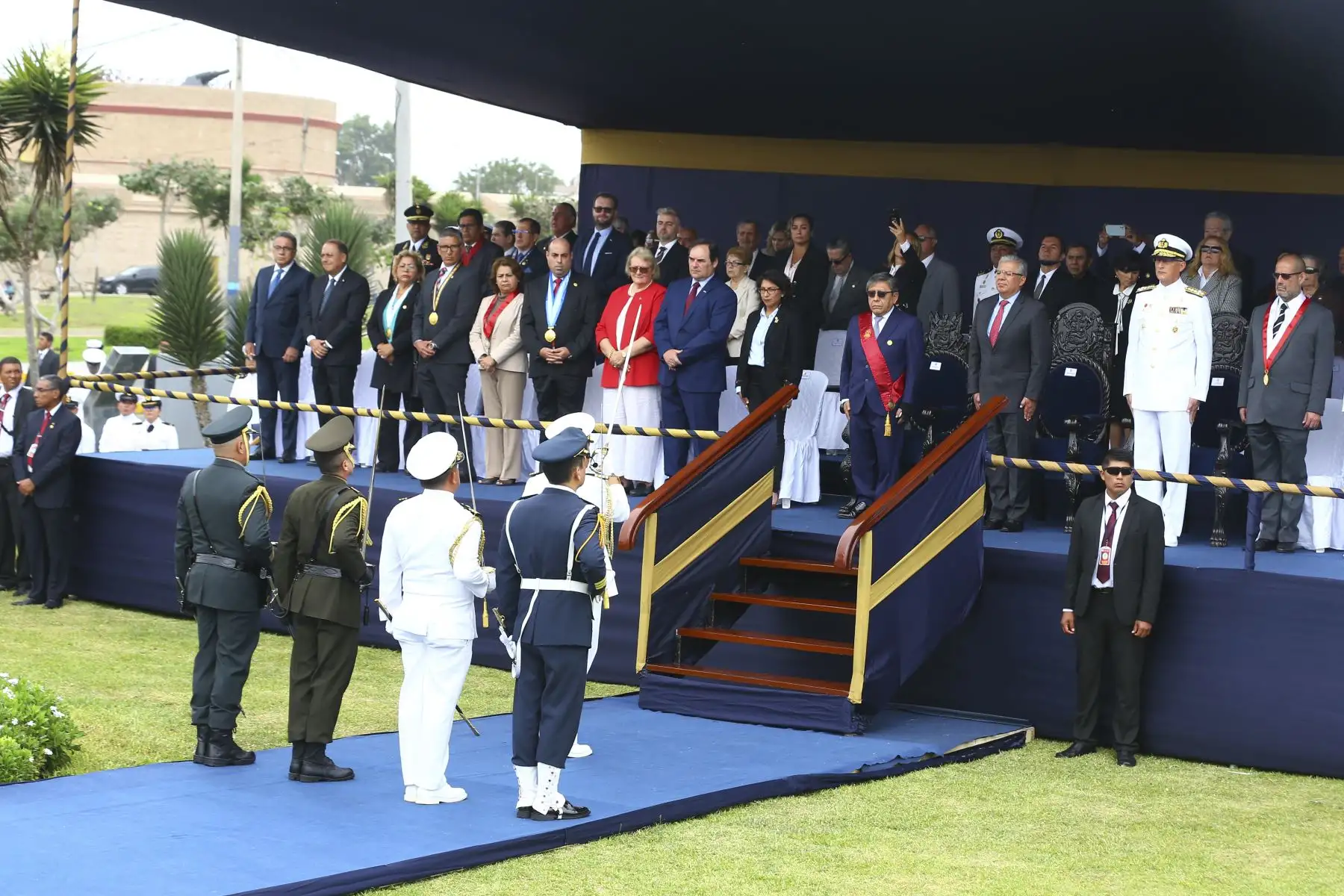 Con una ceremonia civico militar, la Marina de Guerra del Perú conmemora el 158 aniversario del Combate Naval de 2 de Mayo de 1866 en la plaza Cañón del Pueblo del Callao. La ceremonia es presidida por el Ministro de Defensa , Walter Astudillo Chávez y contó con la presencia de autoridades civiles y militares, entre ellos Comandantes Generales extranjeros.

Foto: ANDINA/Eddy Ramos