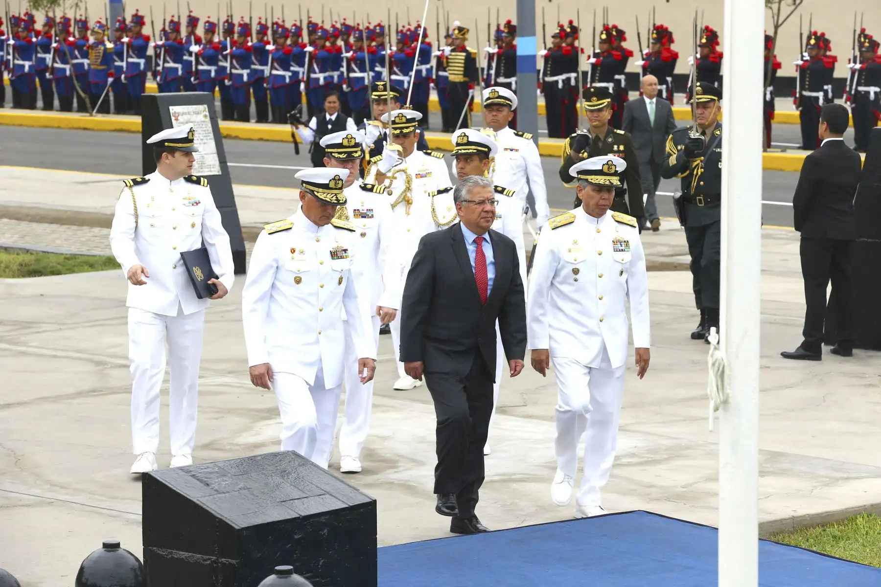 Con una ceremonia civico militar, la Marina de Guerra del Perú conmemora el 158 aniversario del Combate Naval de 2 de Mayo de 1866 en la plaza Cañón del Pueblo del Callao. La ceremonia es presidida por el Ministro de Defensa , Walter Astudillo Chávez y contó con la presencia de autoridades civiles y militares, entre ellos Comandantes Generales extranjeros.

Foto: ANDINA/Eddy Ramos