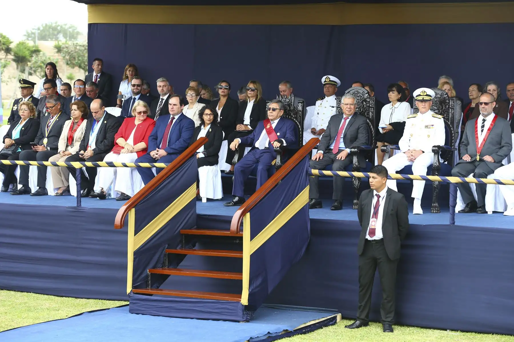 Con una ceremonia civico militar, la Marina de Guerra del Perú conmemora el 158 aniversario del Combate Naval de 2 de Mayo de 1866 en la plaza Cañón del Pueblo del Callao. La ceremonia es presidida por el Ministro de Defensa , Walter Astudillo Chávez y contó con la presencia de autoridades civiles y militares, entre ellos Comandantes Generales extranjeros.

Foto: ANDINA/Eddy Ramos
