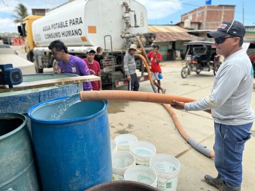 Otass entregó nueve cisternas para fortalecer la distribución de agua potable en las zonas críticas de Tumbes. ANDINA/Difusión