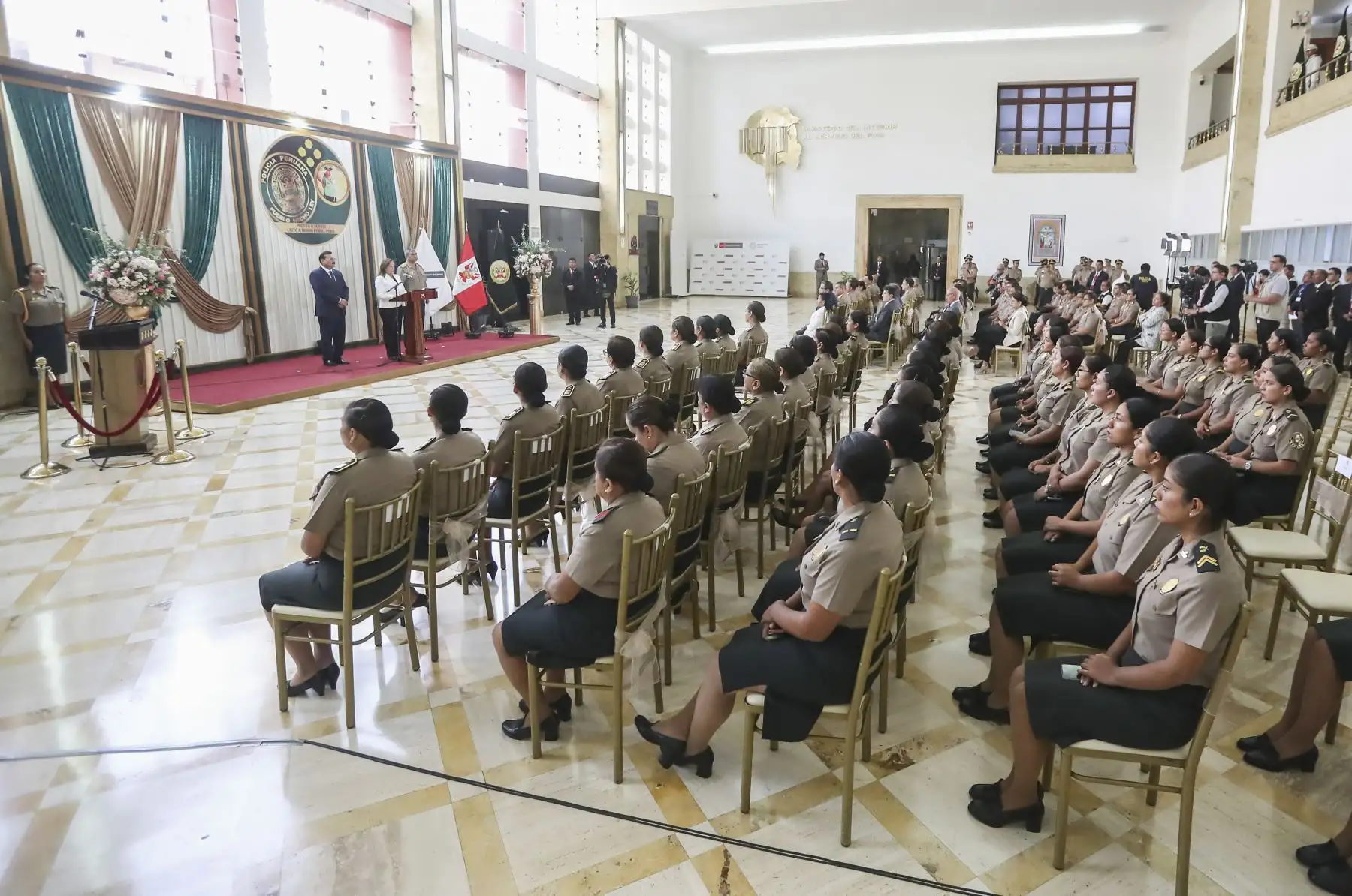 Presidenta Dina Boluarte participa en la ceremonia de conmemoración del Día de la Mujer Policía. Foto: Presidencia