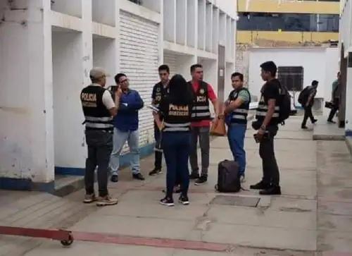 Agentes especializados de la Dircocor y representantes de la Fiscalía Especializada en Delitos de Corrupción de Funcionarios detuvieron a un auxiliar coactivo de la Corte de La Libertad acusado de cobrar una coima de S/ 800. ANDINA/Difusión