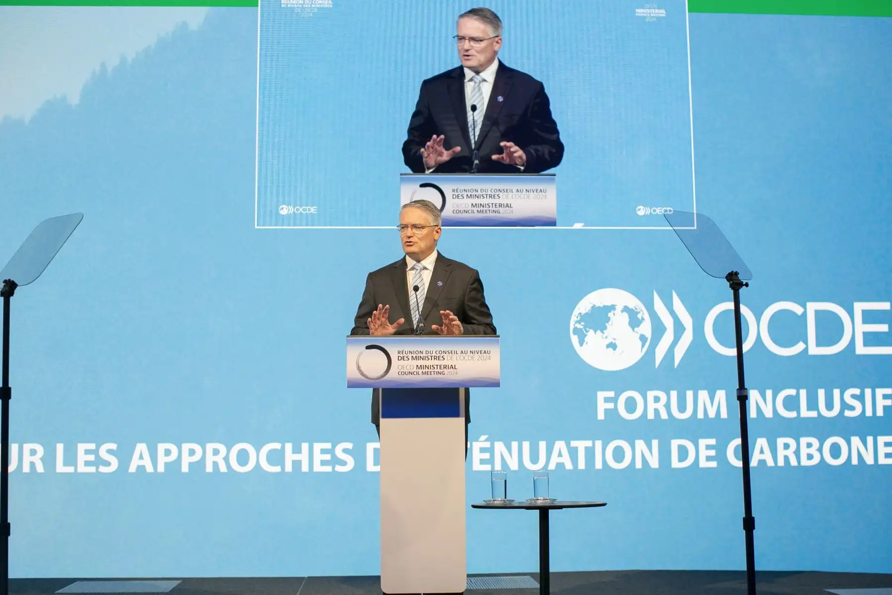 La primera sesión fue el diálogo ministerial del Foro Inclusivo sobre enfoques de mitigación del carbono, copresidido por el primer ministro de Japón Kishida 
y el secretario general de la OCDE Mathias Cormann.
Foto: ANDINA/PCM