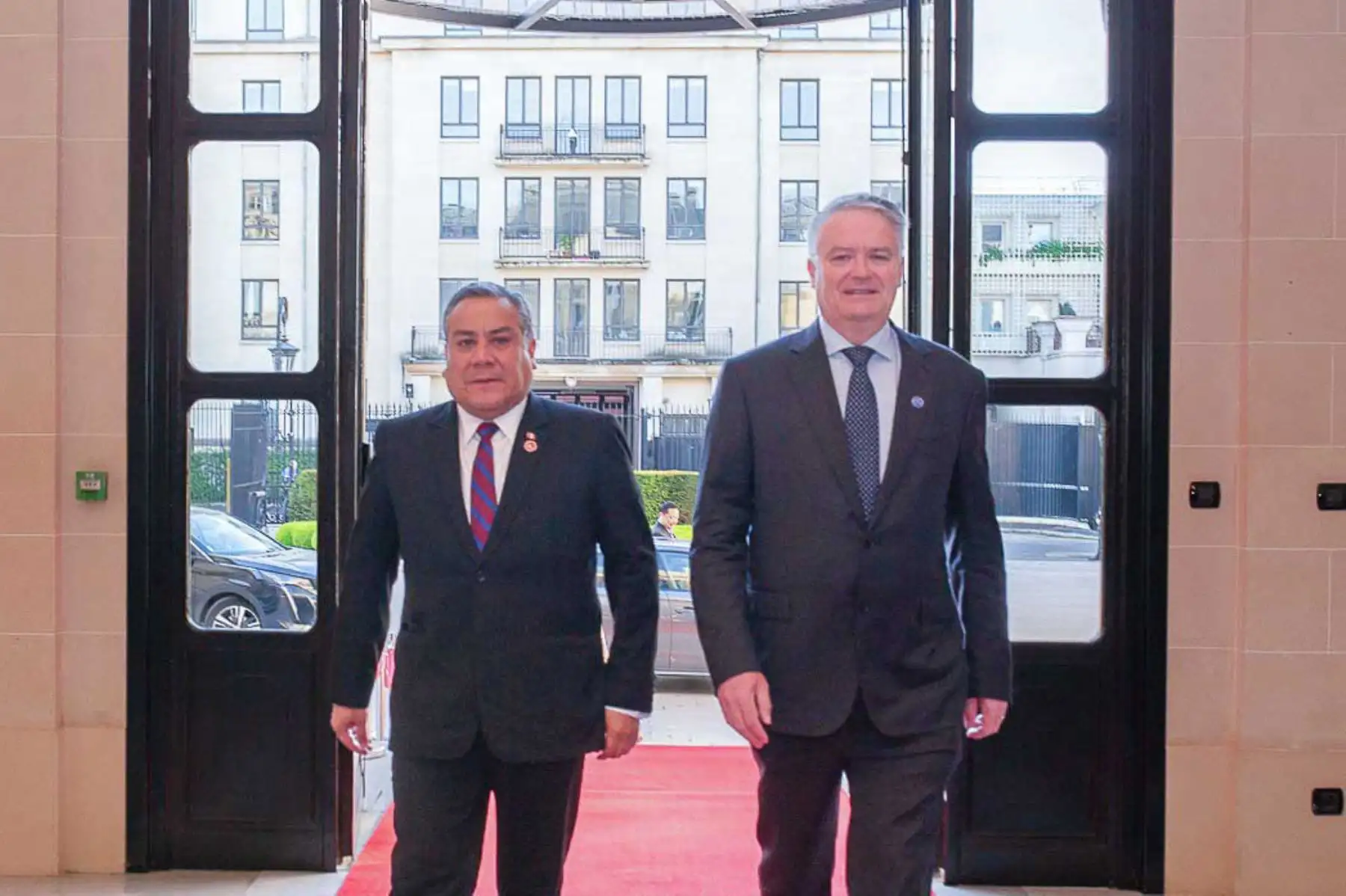 En su tercer día de trabajo en París (Francia), el titular de la Presidencia del Consejo de Ministros (PCM) sostuvo una reunión con el secretario general de la OCDE, Mathias Cormann, con quien coincidió en los avances significativos realizados por el Perú en su camino de adhesión a este organismo internacional. Foto: PCM