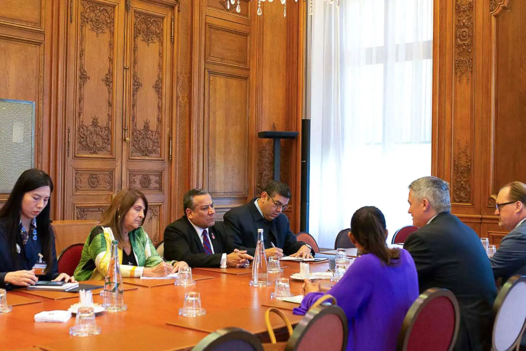 El presidente del Consejo de Ministros, Gustavo Adrianzén Olaya, enfatizó el compromiso del Estado peruano para conducir al país hacia una economía sostenible, durante su intervención en la Reunión del Consejo a Nivel Ministerial de la Organización para la Cooperación y el Desarrollo Económicos (OCDE). Foto: PCM