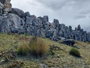 La Ruta del Zorro de la provincia de Tarma, región Junín, recorre espectaculares formaciones rocosas y la laguna Antacocha. Foto: Pedro Tinoco