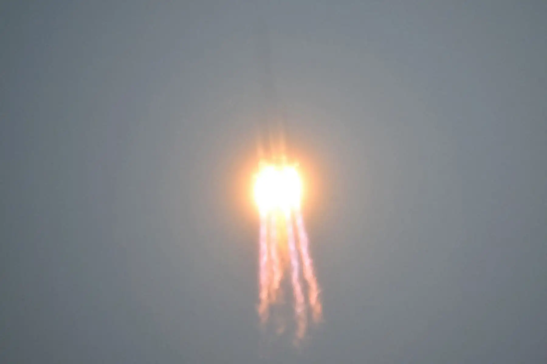 El cohete despegó desde el Centro de Lanzamiento Espacial Wenchang en la provincia de Hainan, en el sur de China, justo antes de las 17H30 (09H30 GMT), informó la agencia Xinhua. Foto: AFP