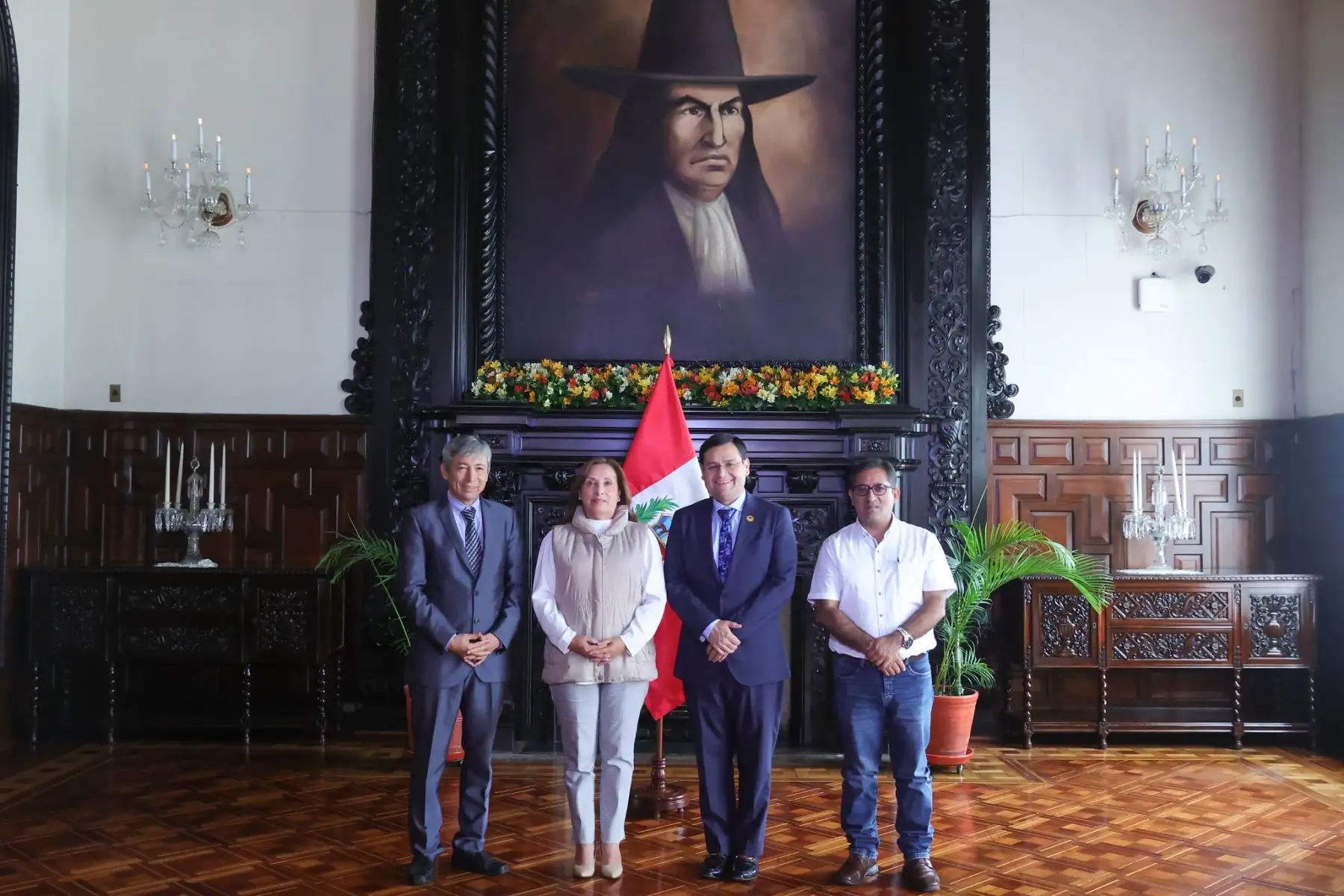 A fin de coordinar el destrabe de diversos proyectos, la presidenta de la República, Dina Boluarte, se reunió con el gobernador regional de Lambayeque, Jorge Pérez y autoridades de la región, en Palacio Gobierno.
Foto: ANDINA/Presidencia Perú