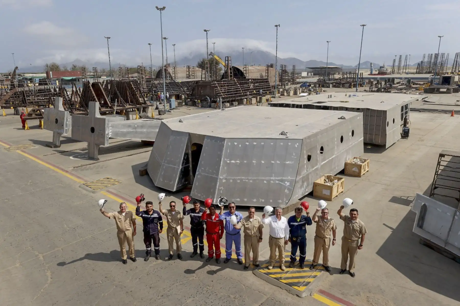 El ministro de Defensa, Walter Astudillo Chávez, constató que la construcción de las patrulleras marítimas B.A.P. Río Huarmey y B.A.P. Río Nepeña, en los astilleros de la empresa Servicios Industriales de la Marina (SIMA PERÚ) en Chimbote, tiene un avance del 21 %, dentro de los plazos establecidos, y que culminará en junio del año 2025.
Foto: ANDINA/MINDEF