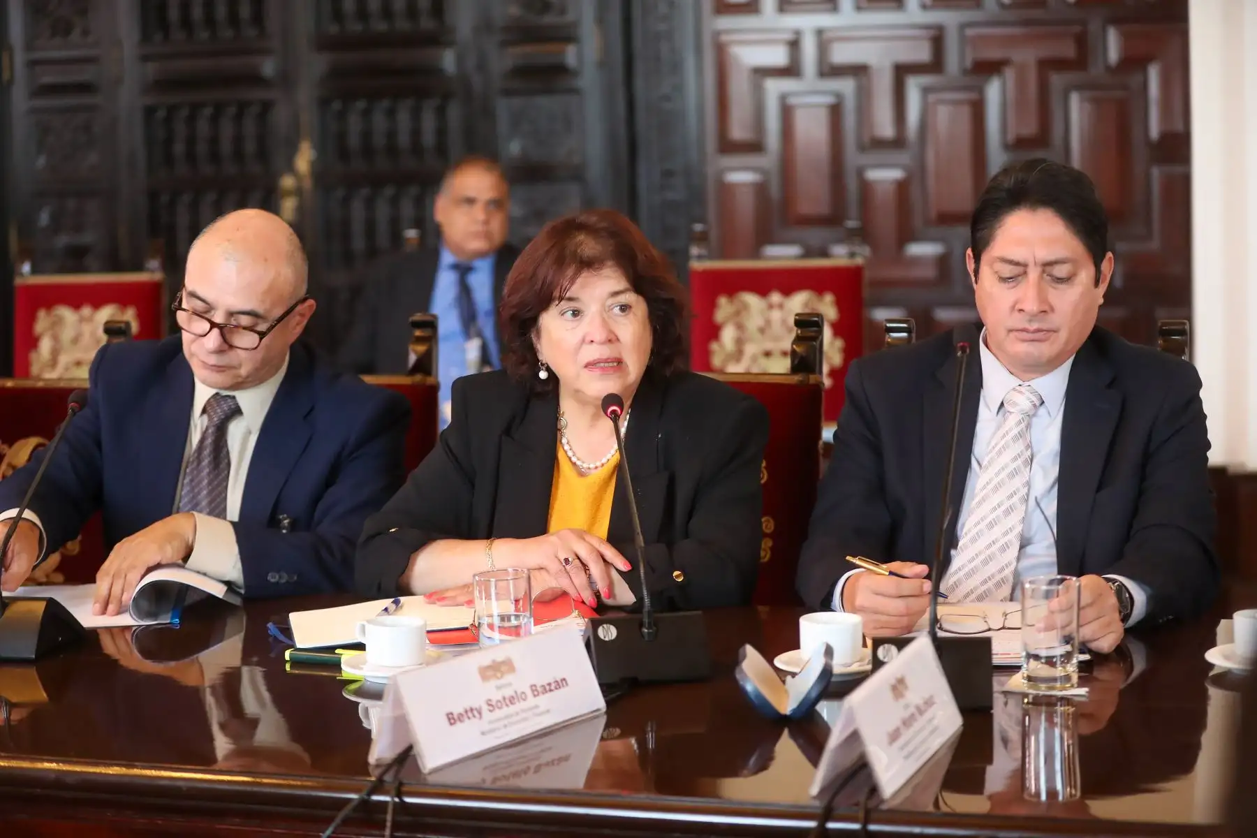 Presidenta de la república, Dina Boluarte Zegarra, y ministros de Estado sostuvieron una reunión de trabajo con el gobernador regional y autoridades de Piura en Palacio de Gobierno.
Foto: ANDINA/Presidencia Perú
