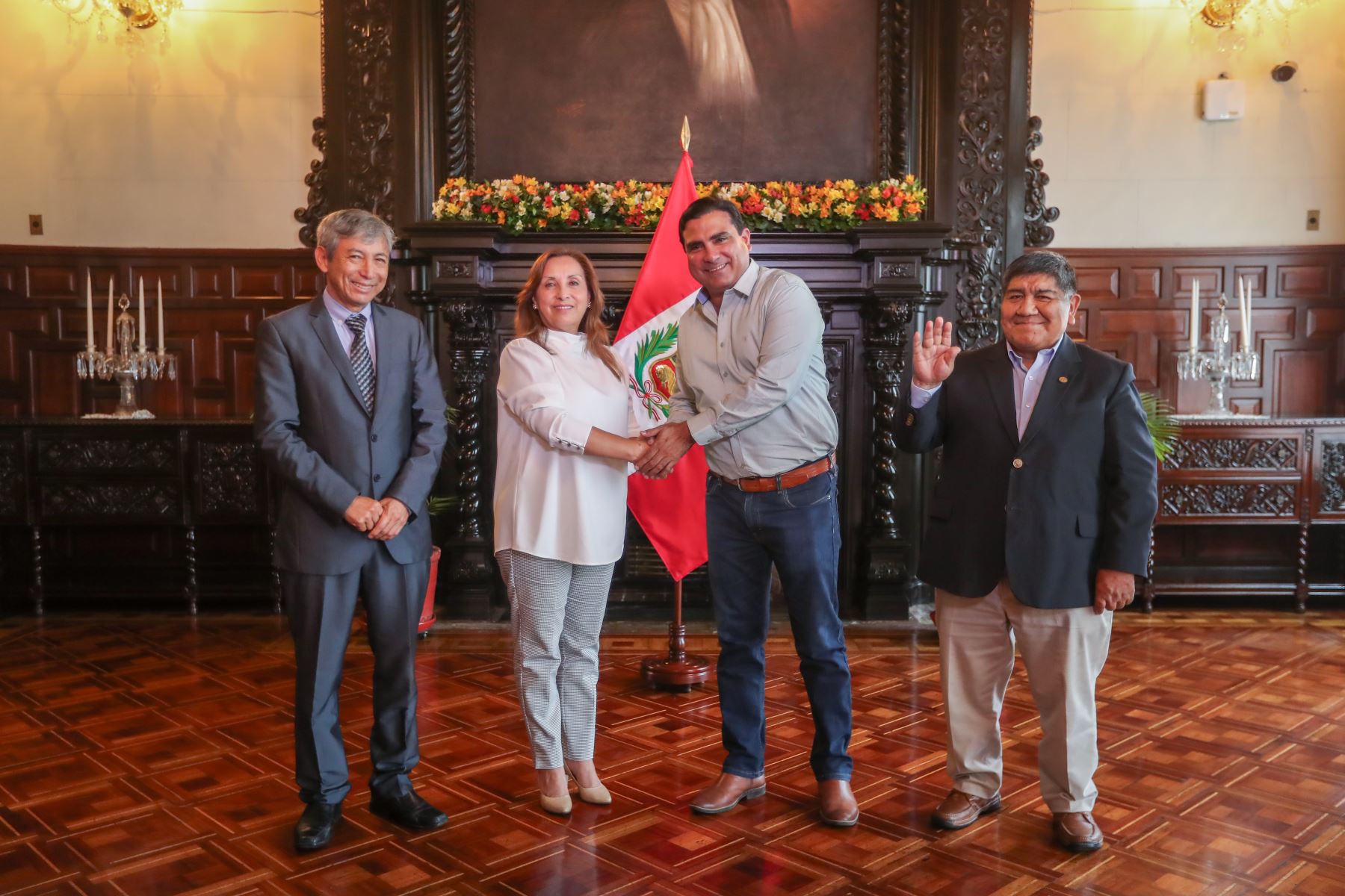 Reunión entre altas autoridades del Ejecutivo y el gobernador de Piura. ANDINA/Prensa Presidencia