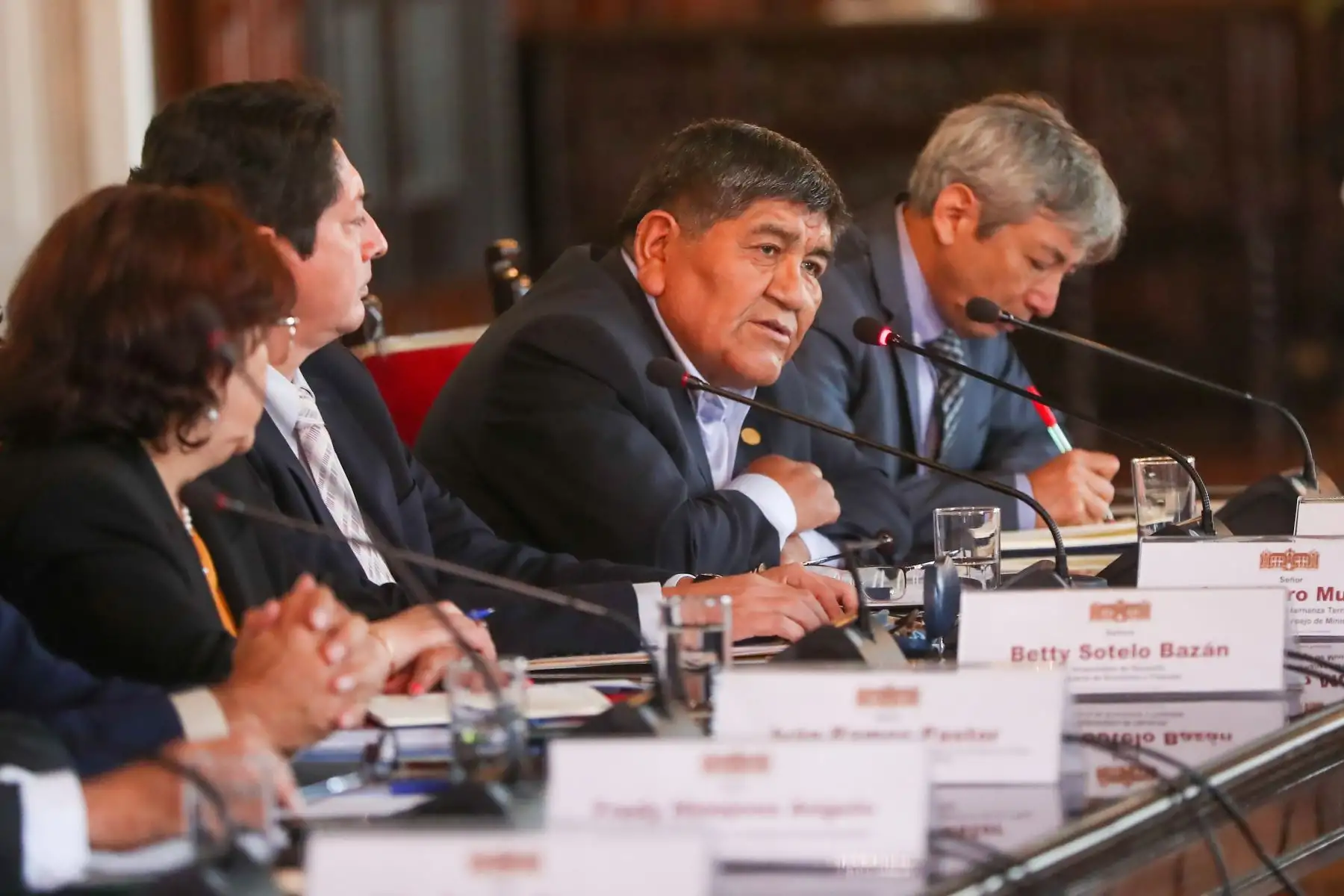 Presidenta de la república, Dina Boluarte Zegarra, y ministros de Estado sostuvieron una reunión de trabajo con el gobernador regional y autoridades de Piura en Palacio de Gobierno.
Foto: ANDINA/Presidencia Perú