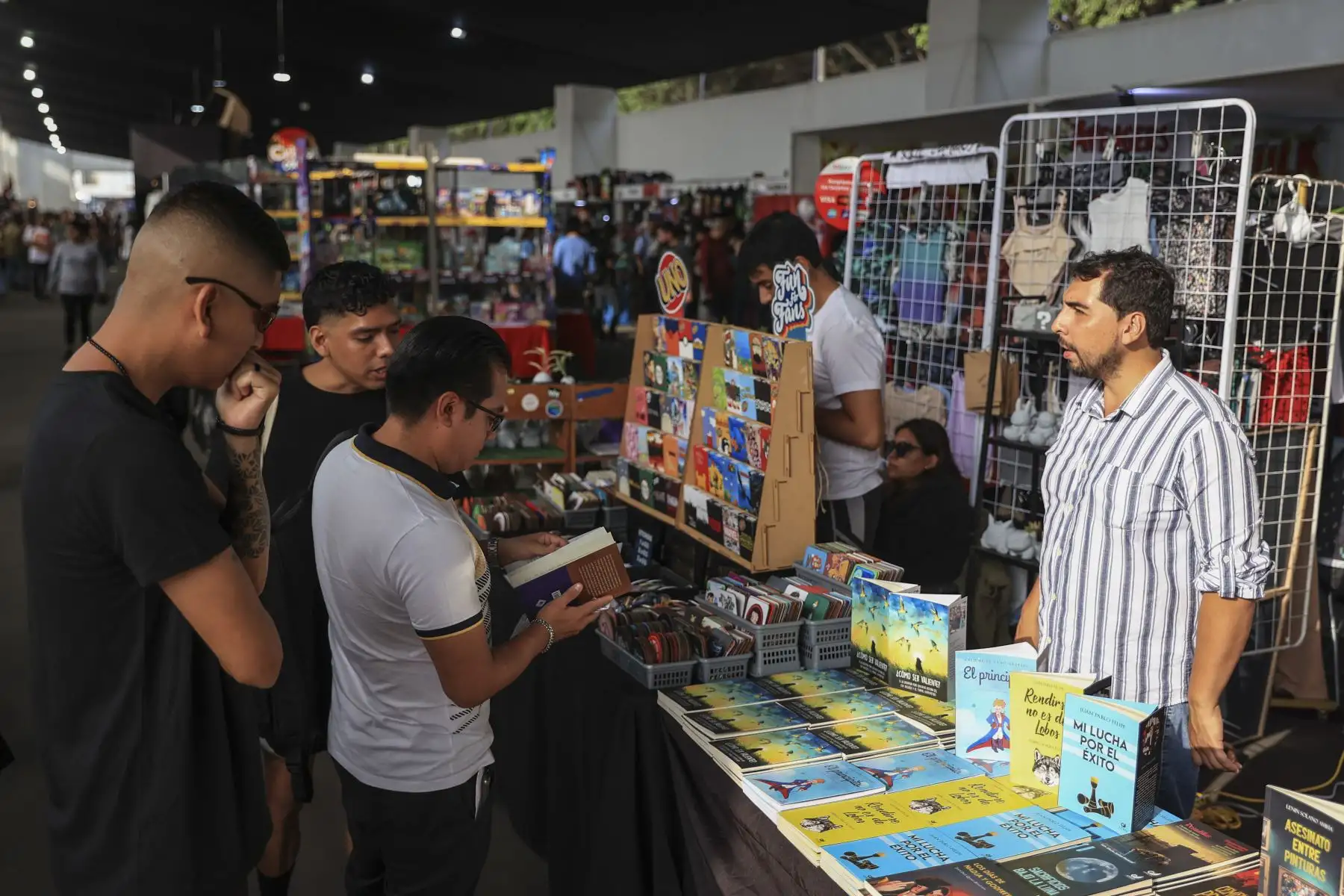 El Día del Cómic Festival se realiza en Campo de Marte con la presencia de miles de personas amantes de los cómic y de todas las edades. Artistas nacionales y extranjeros así como cosplayers participan de este importante festival. Foto: ANDINA/Jhonel Rodríguez Robles