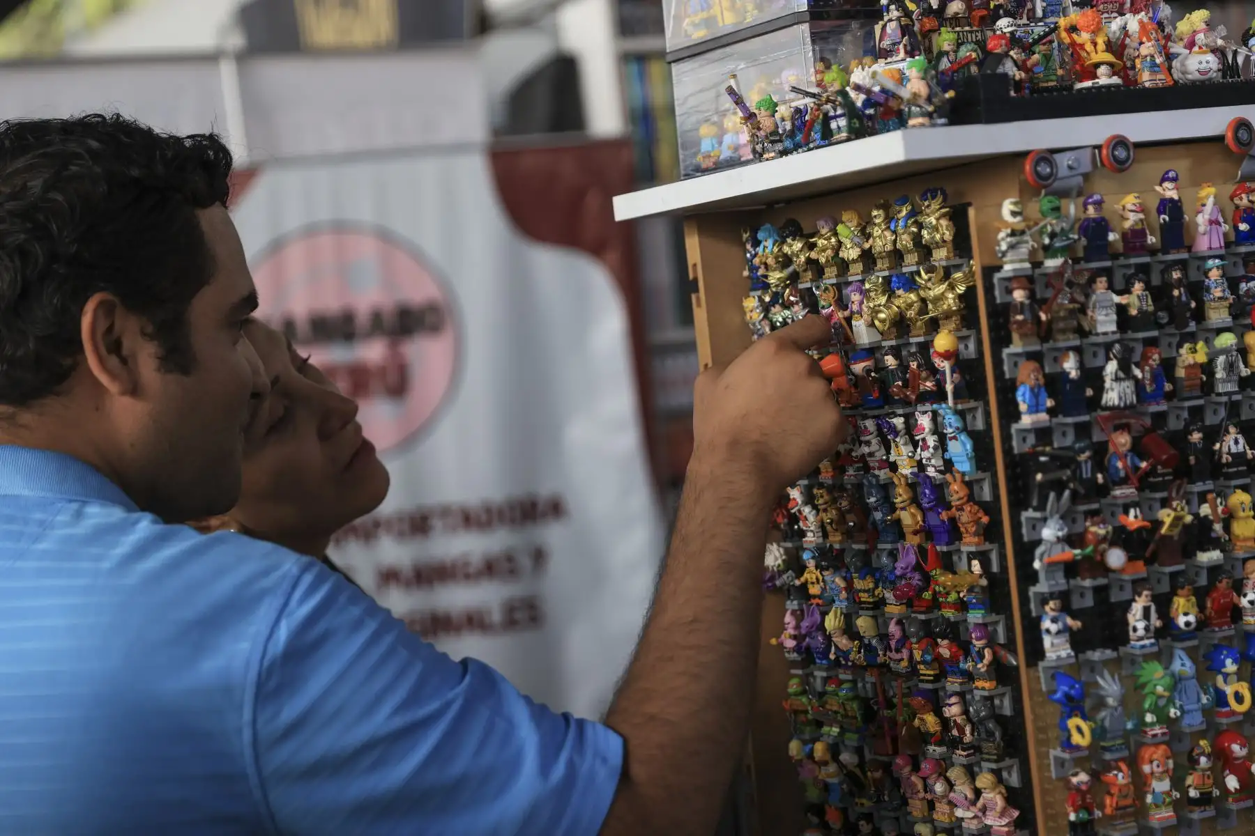 El Día del Cómic Festival se realiza en Campo de Marte con la presencia de miles de personas amantes de los cómic y de todas las edades. Artistas nacionales y extranjeros así como cosplayers participan de este importante festival. Foto: ANDINA/Jhonel Rodríguez Robles
