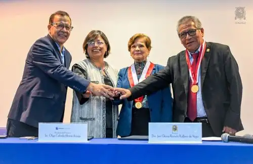 El documento, suscrito por la máxima autoridad sanmarquina, Jeri Ramón Ruffner, la presidenta de la Derrama Magisterial, Olga Morán Araujo, y el gerente general de esa institución, Augusto Reyes Valle,