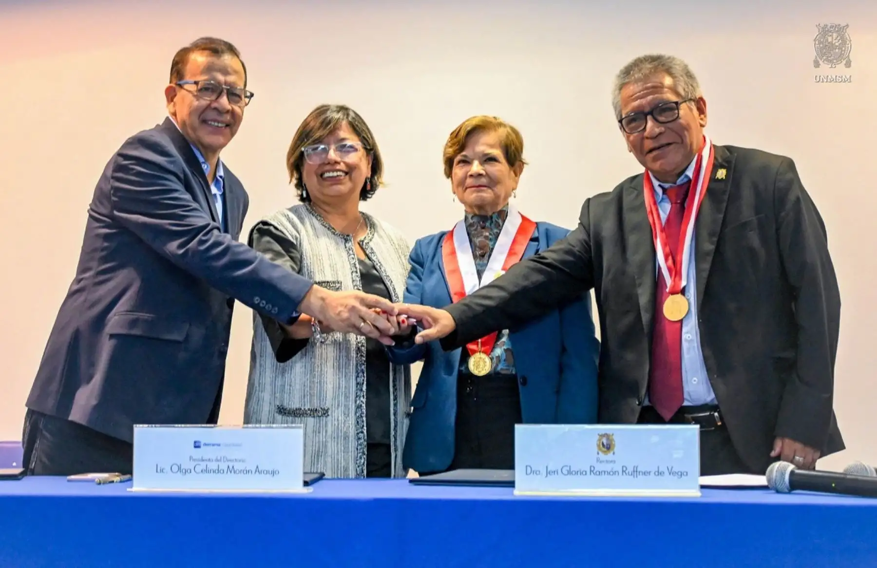 El documento, suscrito por la máxima autoridad sanmarquina, Jeri Ramón Ruffner, la presidenta de la Derrama Magisterial, Olga Morán Araujo, y el gerente general de esa institución, Augusto Reyes Valle,