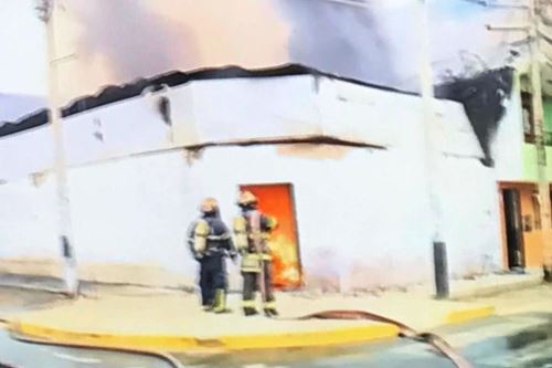 San Martín de Porres: reportan incendio en depósito de cueros. Foto: ANDINA/capturaTV.