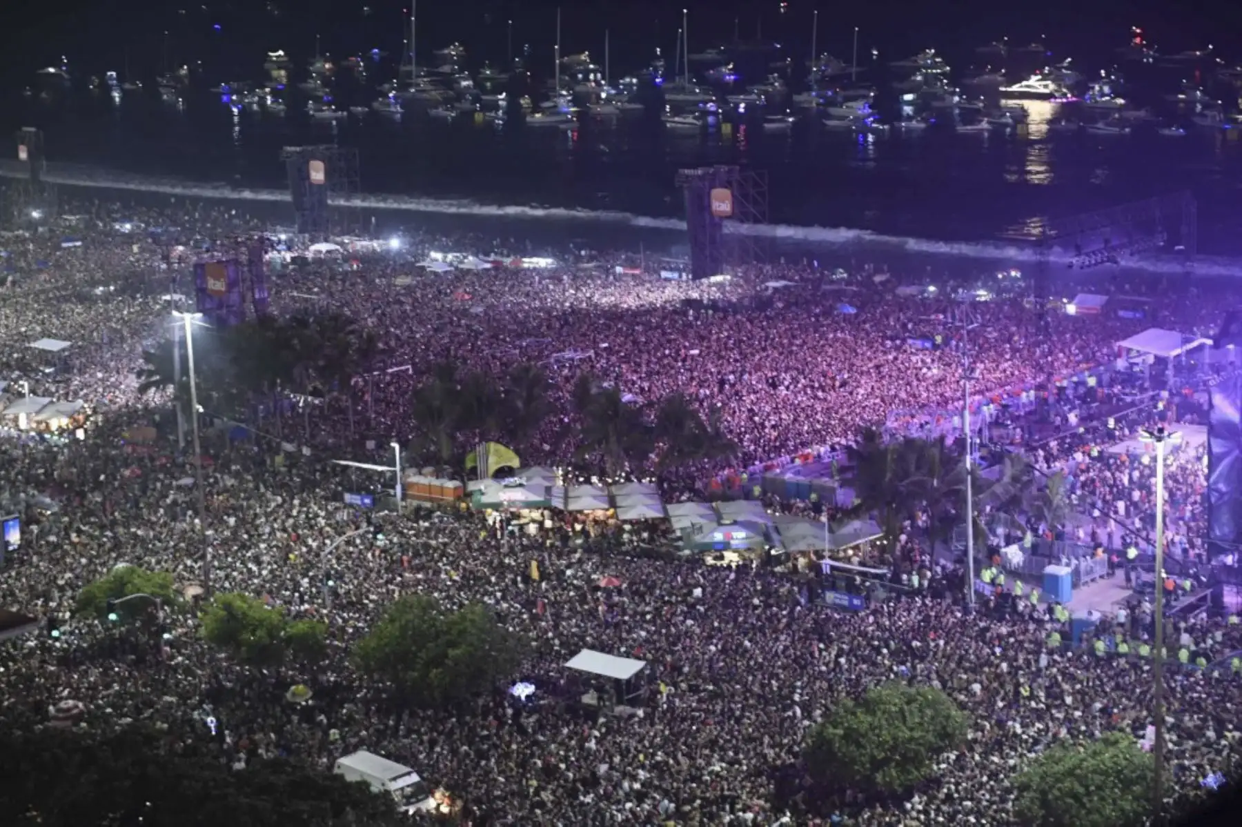 Una vista aérea muestra a la multitud ante el concierto gratuito de la estrella del pop estadounidense Madonna en la playa de Copacabana en Río de Janeiro, Brasil, el 4 de mayo de 2024. Madonna finalizó su "The Celebration Tour" con una actuación a la que asistieron unos 1,6 millones de entusiastas fans. Foto: AFP