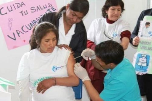 Vacuna contra la influenza protege a la gestante y al bebé en los primeros meses de vida. Foto: ANDINA/Difusión.