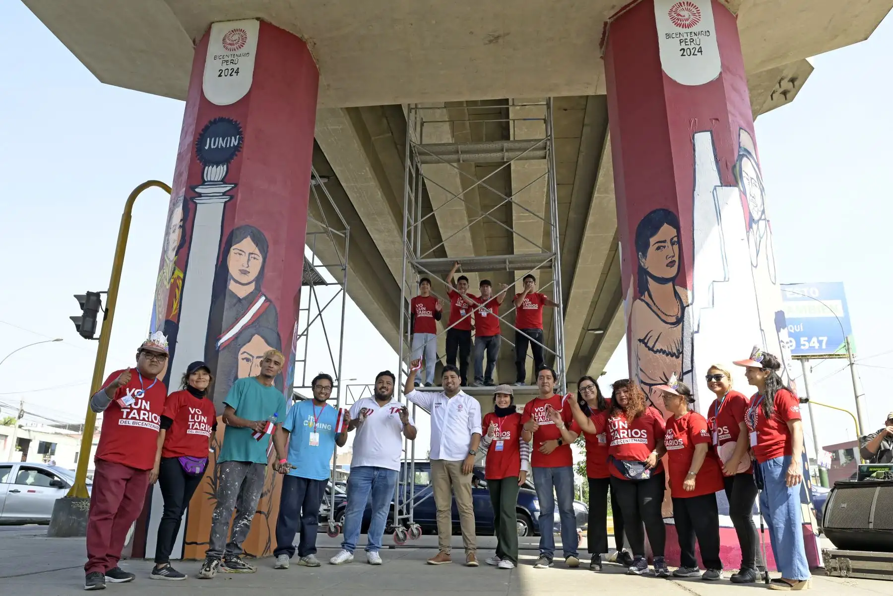 Artistas y voluntarios del Bicentenario embellecen y le dan color a San Juan de Lurigancho con la creación de murales entre las estaciones Pirámide del Sol y Los Jardines. Foto: Bicentenario 2024