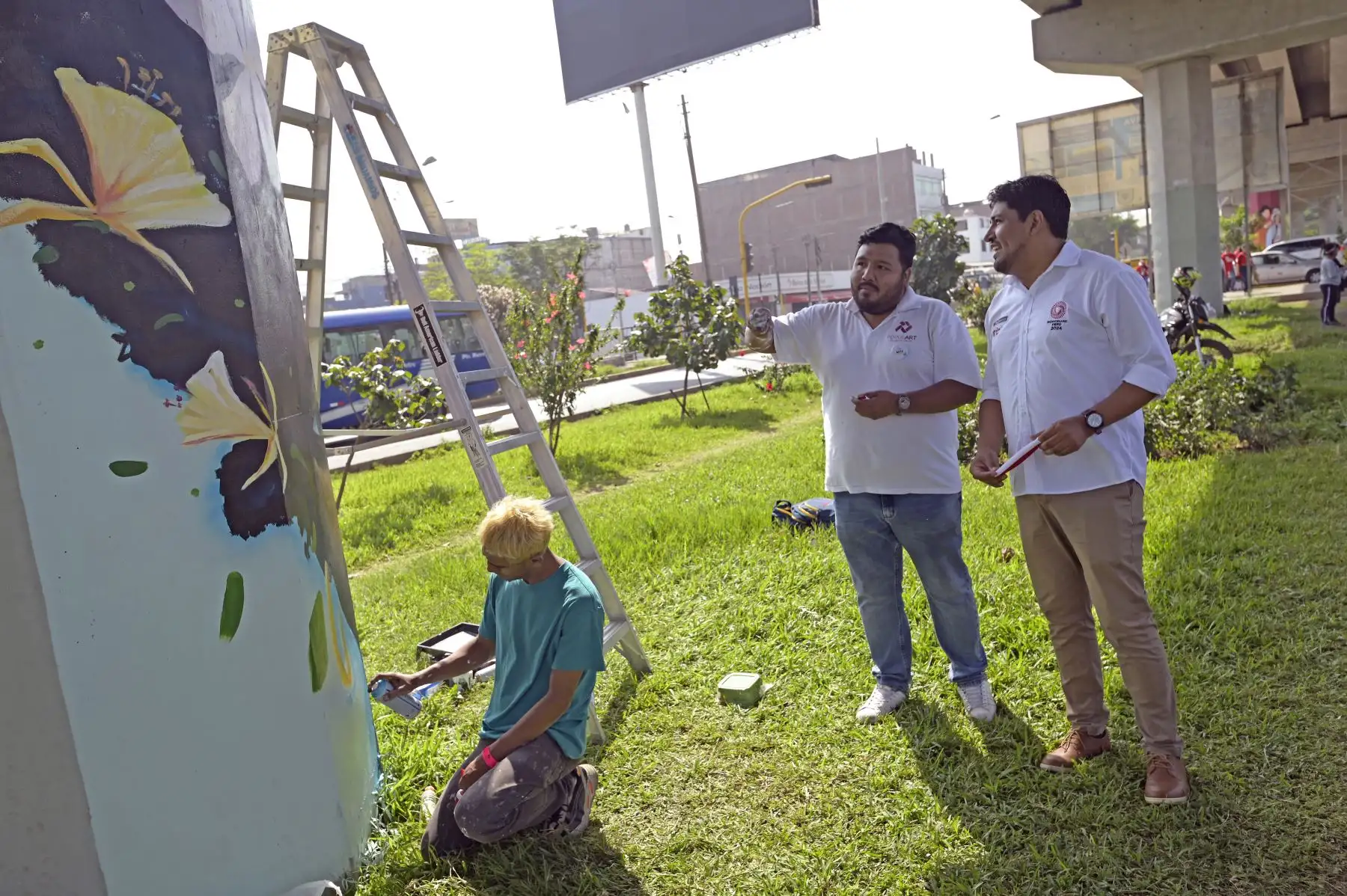 Artistas y voluntarios del Bicentenario embellecen y le dan color a San Juan de Lurigancho con la creación de murales entre las estaciones Pirámide del Sol y Los Jardines del Metro de Lima. Foto: Bicentenario 2024